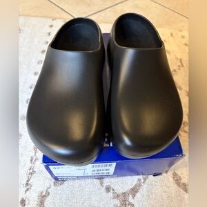 NIB SUPER BIRKI 2.0 Birkenstocks size 42